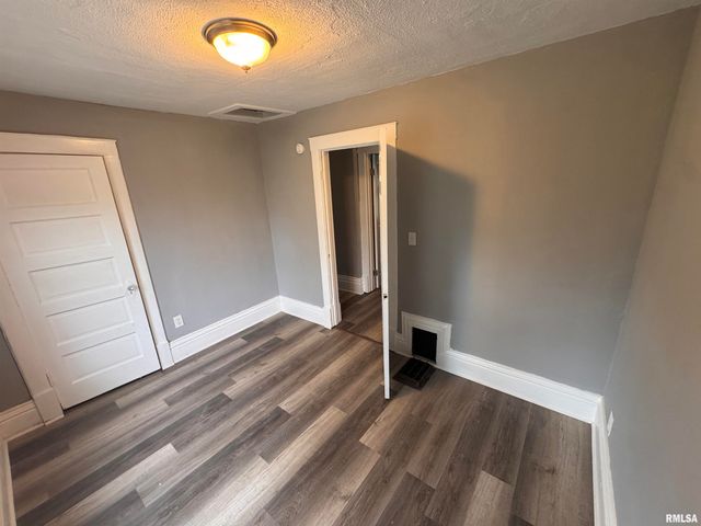 1609 S WESTMORELAND Avenue, Peoria, IL 61605