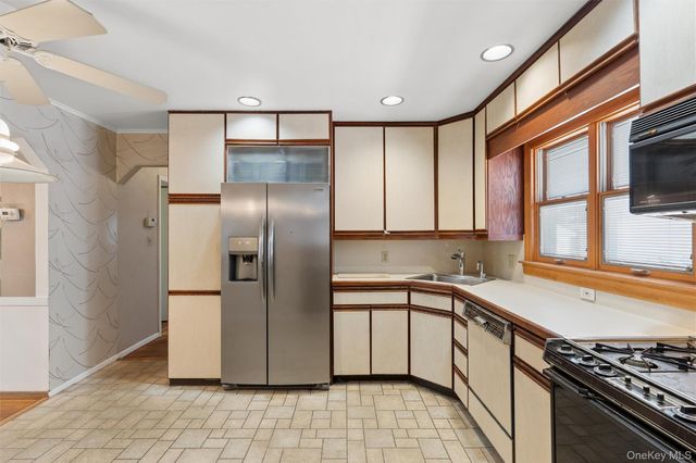 15142 24th Avenue, Whitestone, NY 11357