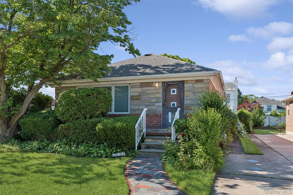 15142 24th Avenue, Whitestone, NY 11357