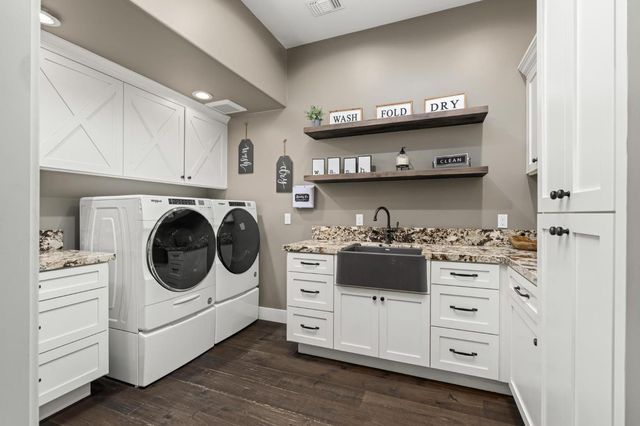 1842 E Palm Tree Ln, Manteca, CA 95336