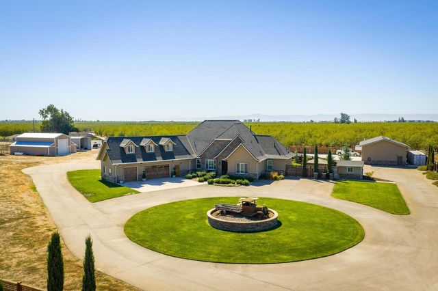 1842 E Palm Tree Ln, Manteca, CA 95336