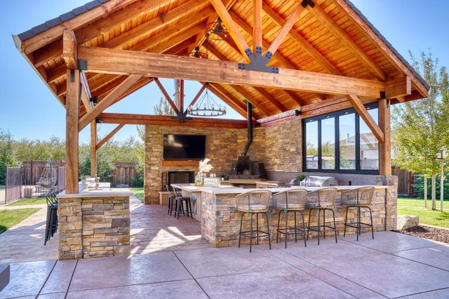 1842 E Palm Tree Ln, Manteca, CA 95336