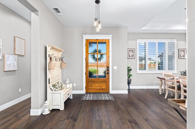 1842 E Palm Tree Ln, Manteca, CA 95336