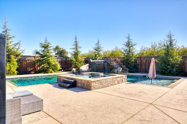 1842 E Palm Tree Ln, Manteca, CA 95336