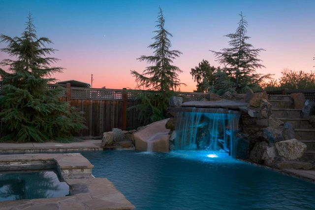 1842 E Palm Tree Ln, Manteca, CA 95336