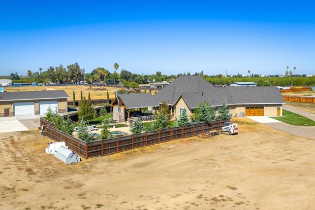 1842 E Palm Tree Ln, Manteca, CA 95336