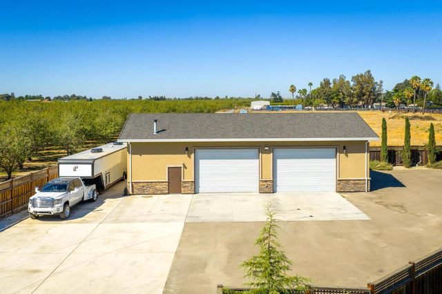 1842 E Palm Tree Ln, Manteca, CA 95336