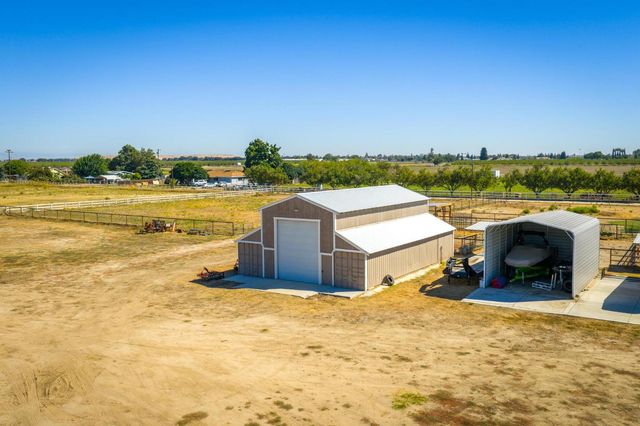 1842 E Palm Tree Ln, Manteca, CA 95336