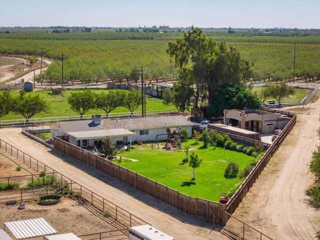 1842 E Palm Tree Ln, Manteca, CA 95336