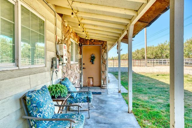 1842 E Palm Tree Ln, Manteca, CA 95336