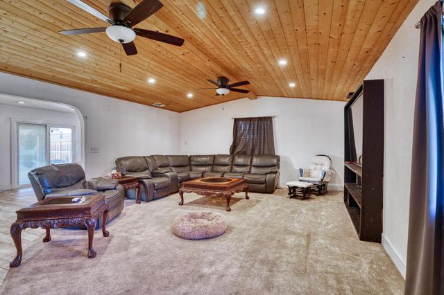 1842 E Palm Tree Ln, Manteca, CA 95336