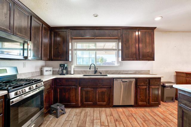 1842 E Palm Tree Ln, Manteca, CA 95336