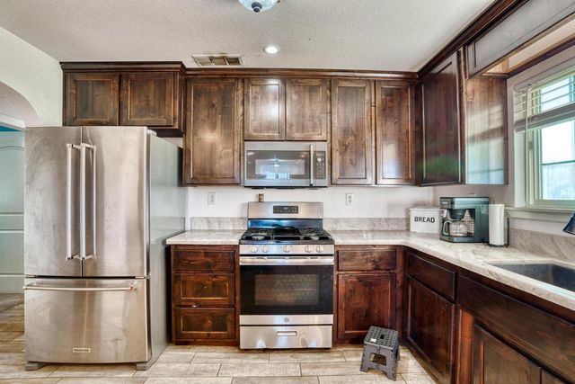 1842 E Palm Tree Ln, Manteca, CA 95336