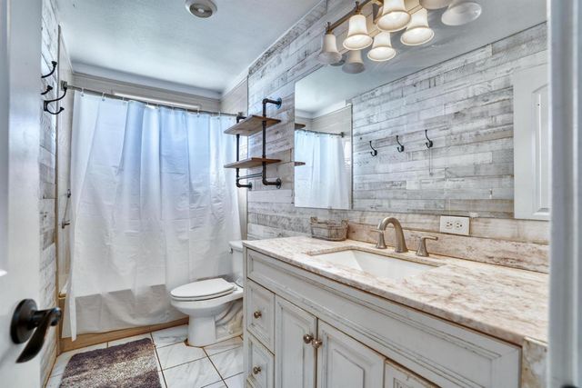 1842 E Palm Tree Ln, Manteca, CA 95336