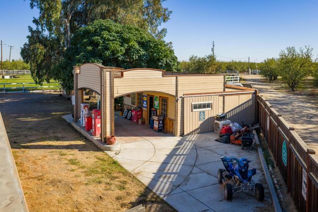 1842 E Palm Tree Ln, Manteca, CA 95336