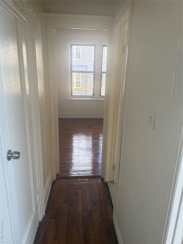 724 E 216 Street 2C, Bronx, NY 10467