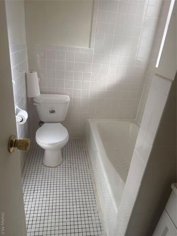 724 E 216 Street 2C, Bronx, NY 10467