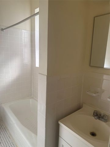 724 E 216 Street 2C, Bronx, NY 10467