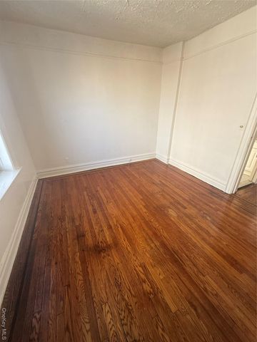 724 E 216 Street 2C, Bronx, NY 10467