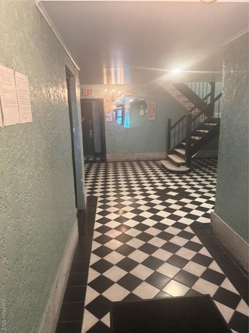 724 E 216 Street 2C, Bronx, NY 10467