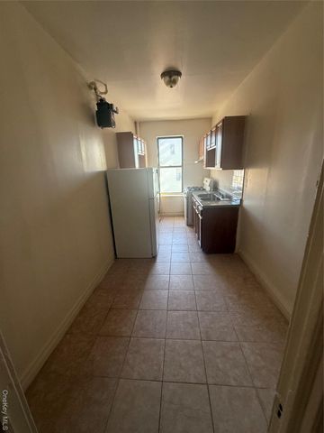 724 E 216 Street 2C, Bronx, NY 10467