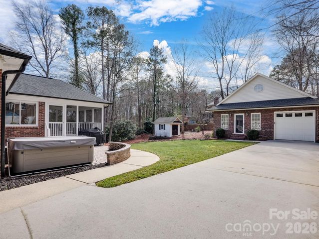 837 Tanglewood Drive NE, Concord, NC 28025