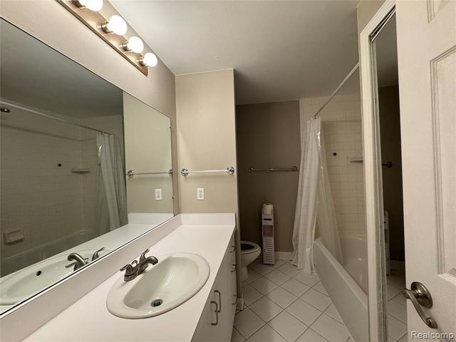 1775 Brentwood Drive, Troy, MI 48098