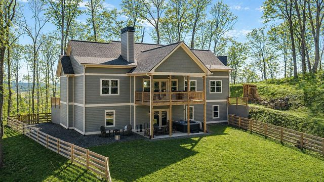 218 Oakwood Lane, Ellijay, GA 30540