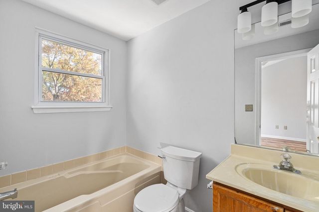 11209 KINGS CREST CT, Fredericksburg, VA 22407