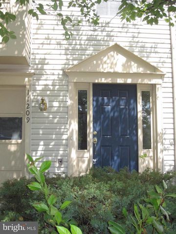 11209 KINGS CREST CT, Fredericksburg, VA 22407