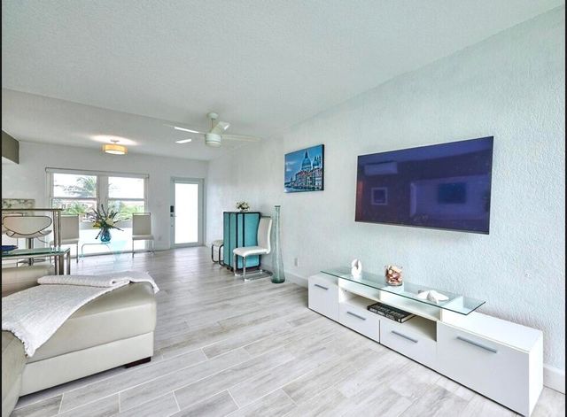 1043 Hillsboro Mile Hillsboro Mile 21c, Hillsboro Beach, FL 33062