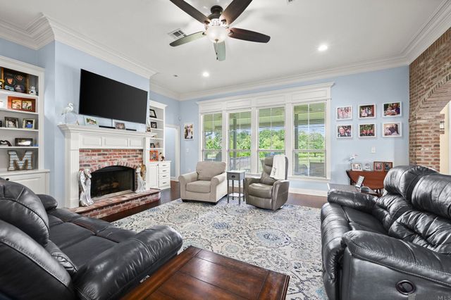 34375 Quarter Horse Ln, Walker, LA 70785