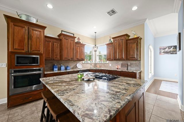 34375 Quarter Horse Ln, Walker, LA 70785