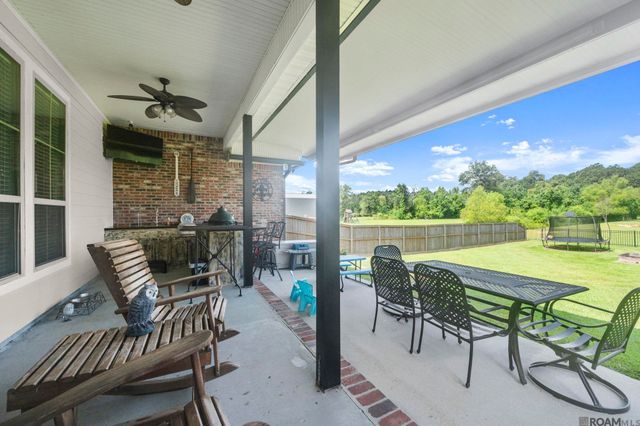 34375 Quarter Horse Ln, Walker, LA 70785