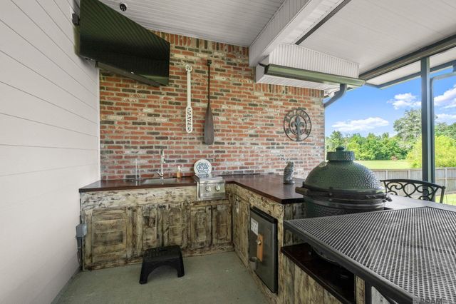 34375 Quarter Horse Ln, Walker, LA 70785