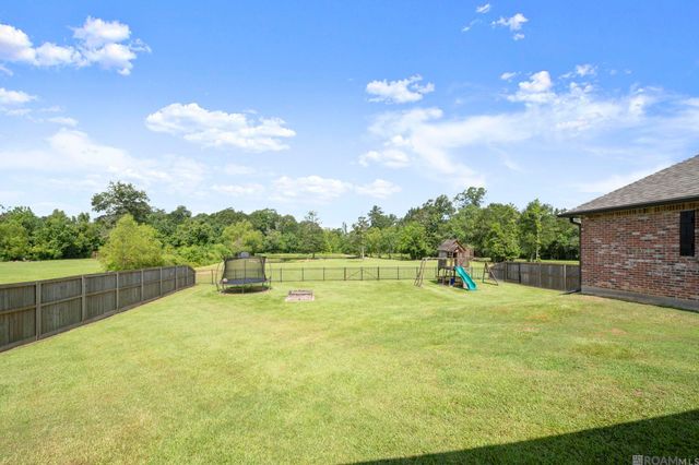 34375 Quarter Horse Ln, Walker, LA 70785