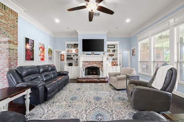 34375 Quarter Horse Ln, Walker, LA 70785