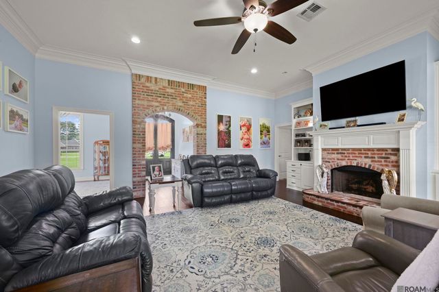 34375 Quarter Horse Ln, Walker, LA 70785