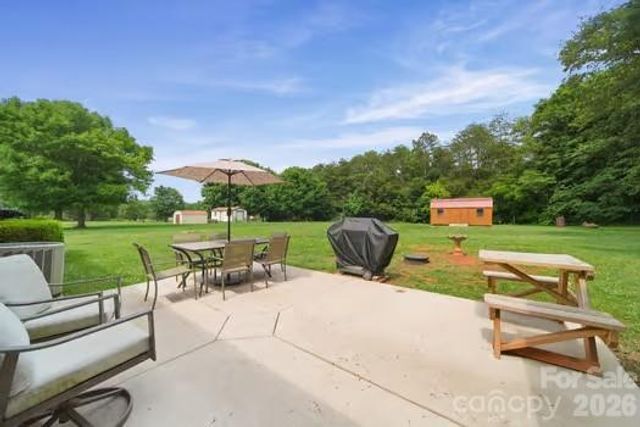 138 Shumaker Drive, Statesville, NC 28625