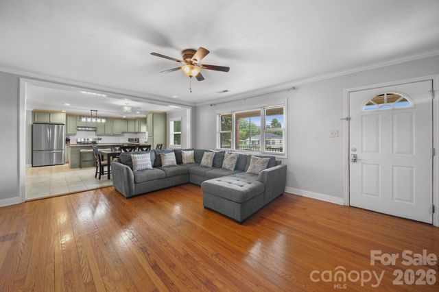 138 Shumaker Drive, Statesville, NC 28625