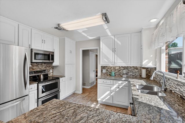 2400 Kings Country Drive, Irving, TX 75038