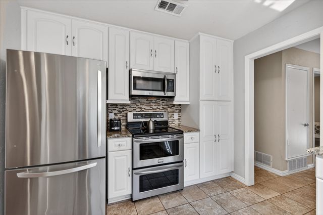 2400 Kings Country Drive, Irving, TX 75038