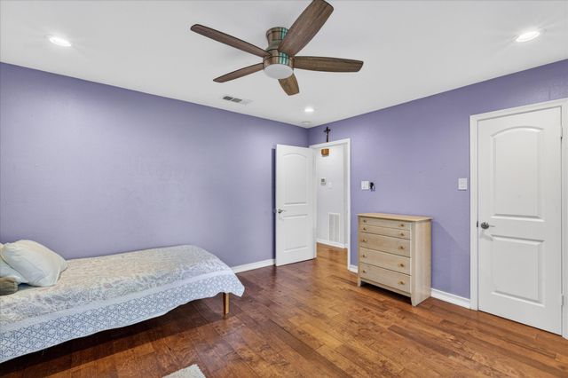 2400 Kings Country Drive, Irving, TX 75038