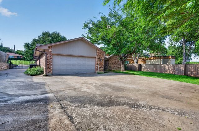 2400 Kings Country Drive, Irving, TX 75038