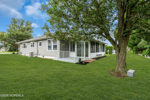 331 Saint Thomas Drive, Toms River, NJ 08757