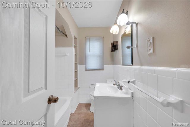 361 Elizabeth Lake Road, Pontiac, MI 48341