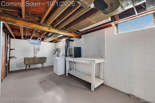 361 Elizabeth Lake Road, Pontiac, MI 48341
