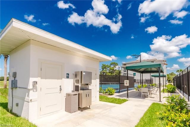 18411 COPPERHEAD CT N 325, Lehigh Acres, FL 33936