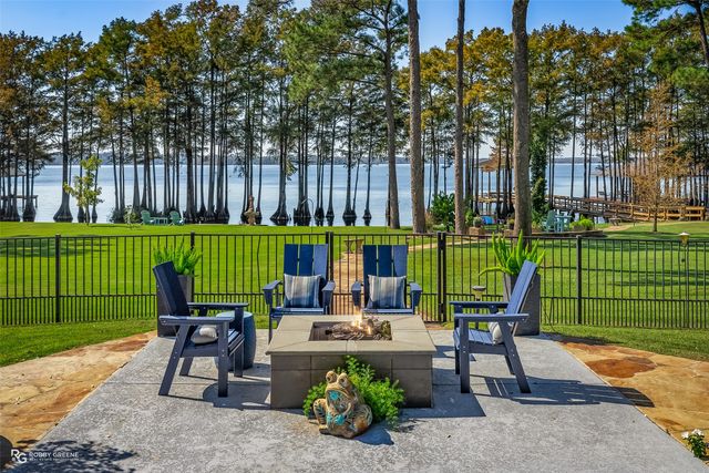 2002 N Cross Drive, Shreveport, LA 71107