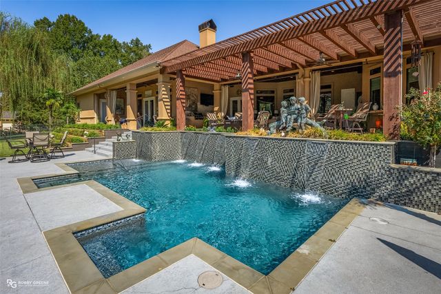 2002 N Cross Drive, Shreveport, LA 71107